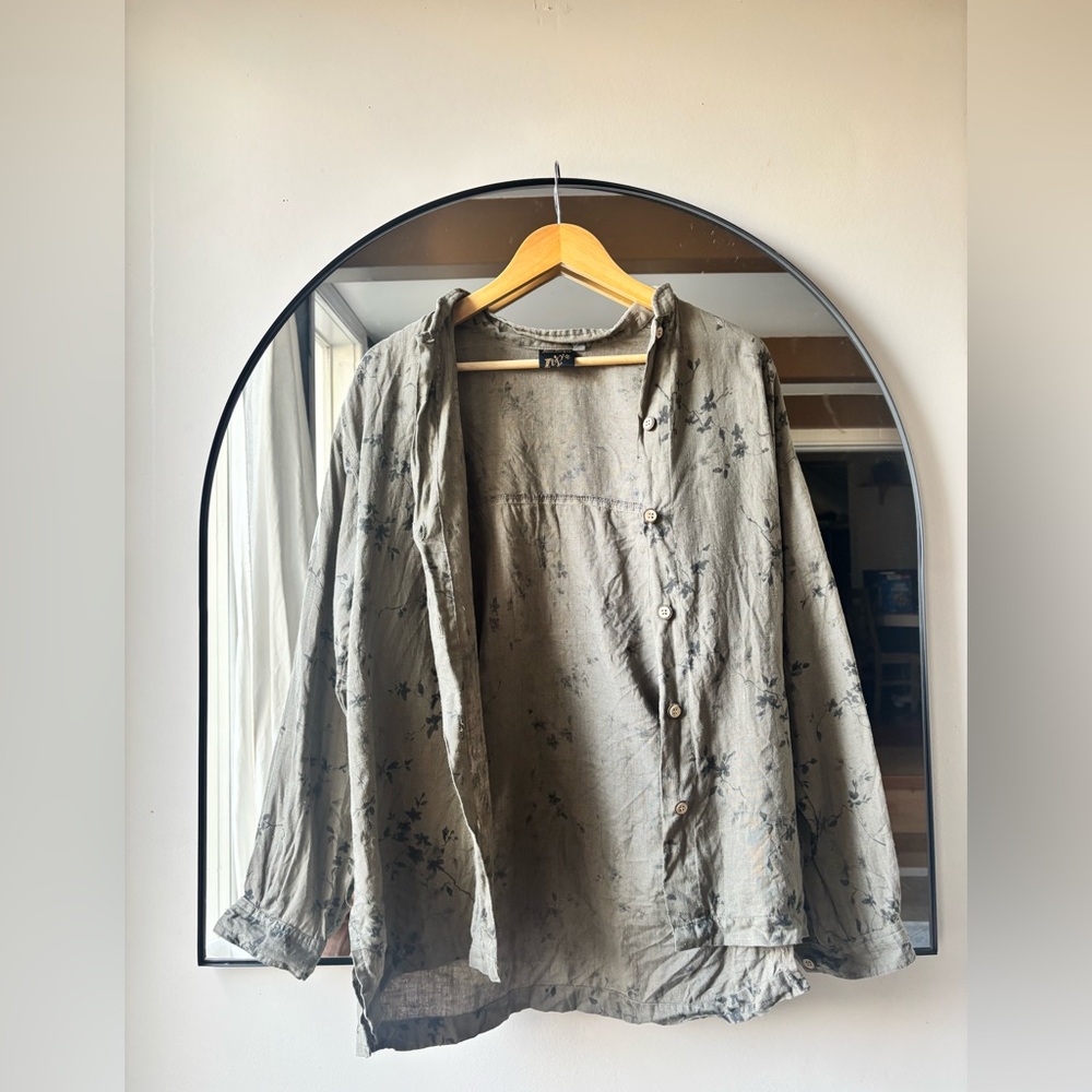 ITZYU | BC made floral linen with wooden buttons | size large - Picture 6 of 6